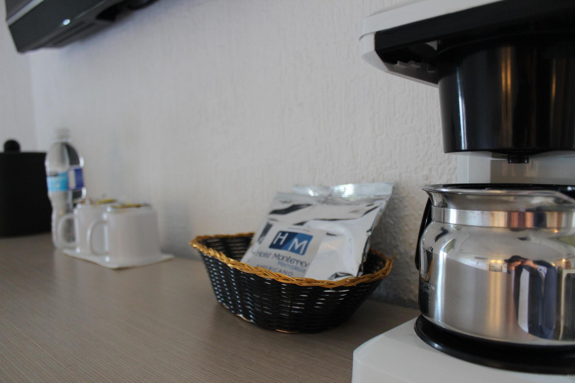 Hotel Macroplaza 4*