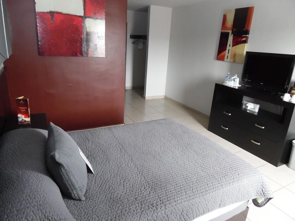 Hotel Baja La Mesa