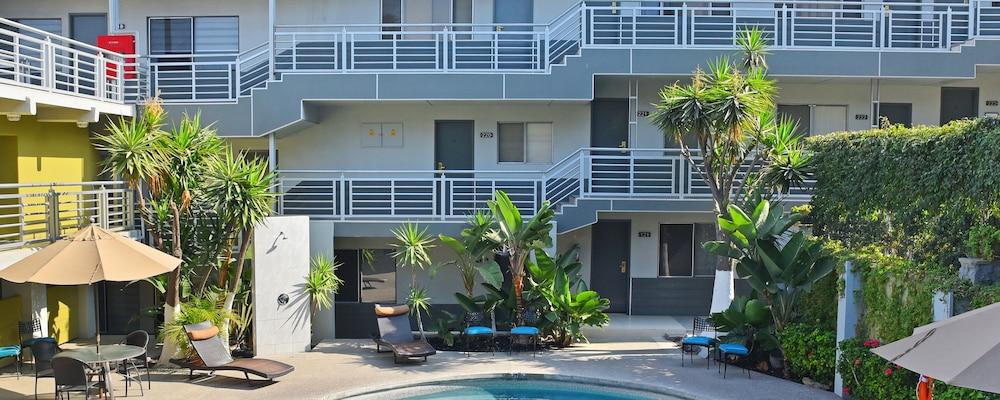 Baja La Mesa Hotel 4*