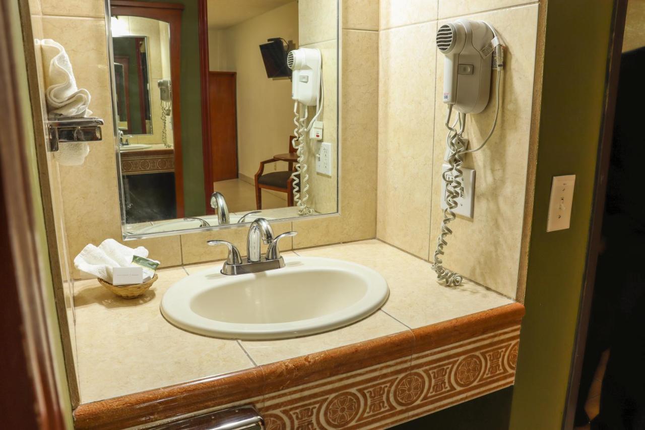 Baja La Mesa Hotel 4*