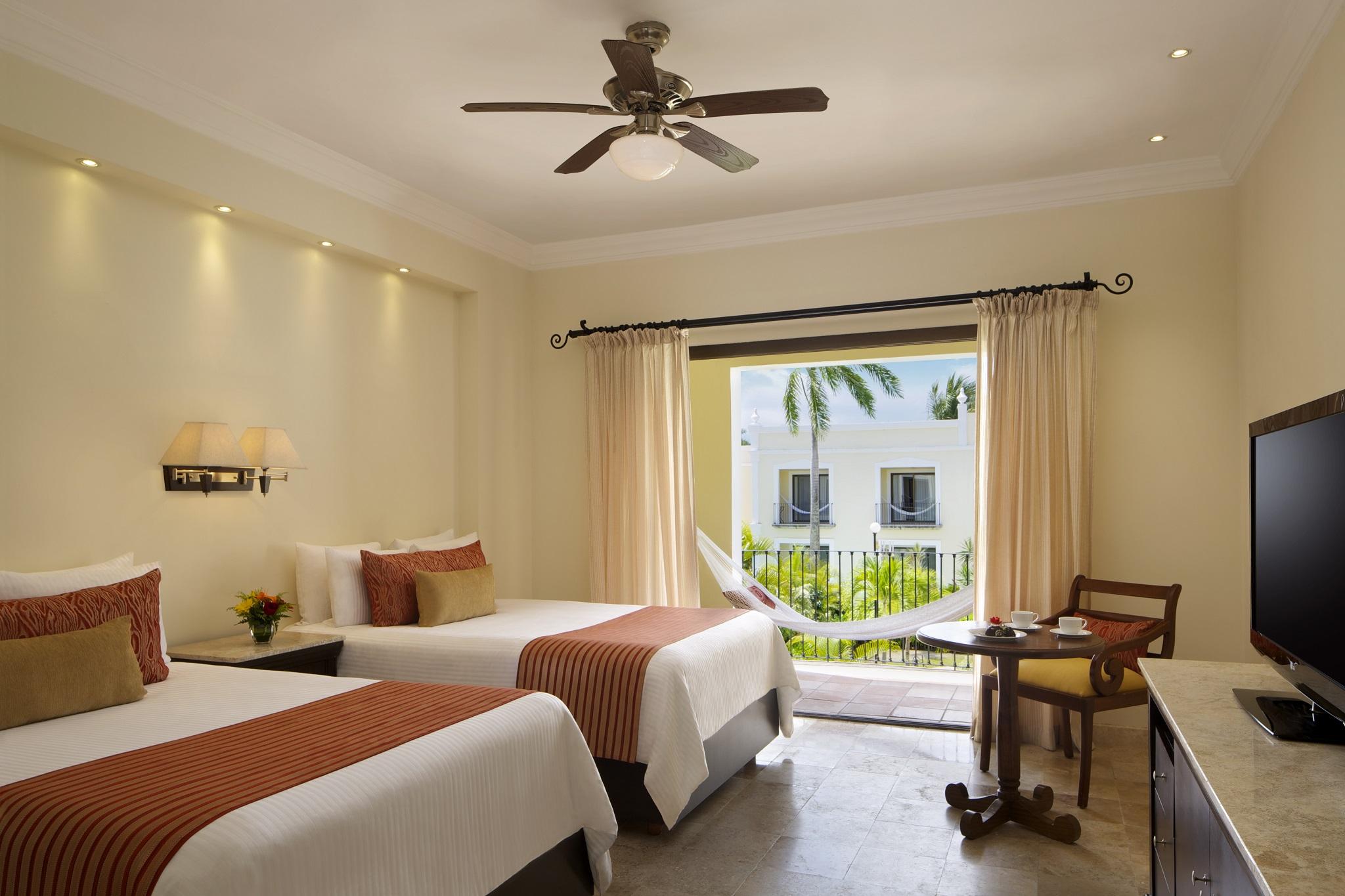 Resort Dreams & Tulum