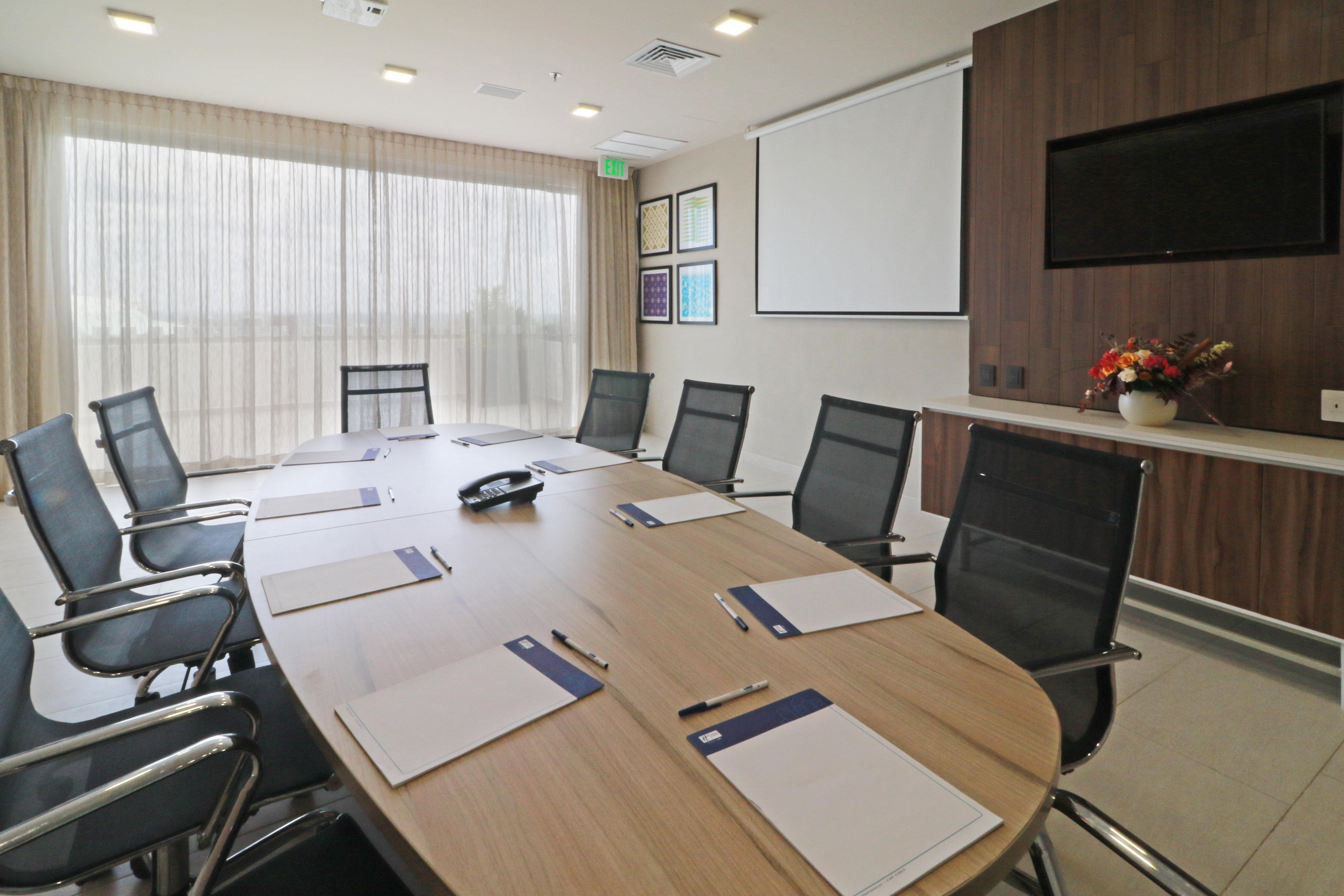 Express & - By Ihg Hotel 3*