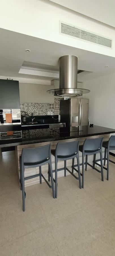 Peninsula Apartment *