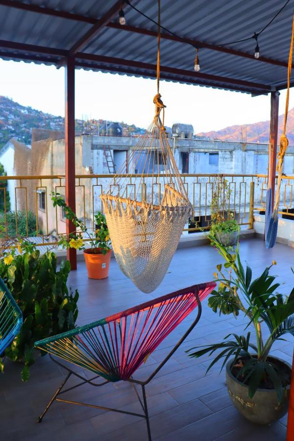 Guest house Casa Mandarine , Amazing Private W Balcony, Rooftop, Hammocks, Ac, Smartv, 100mbs!