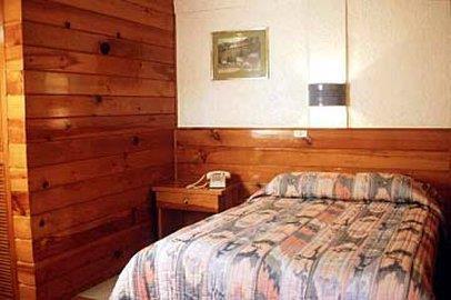 Colonial Hotel