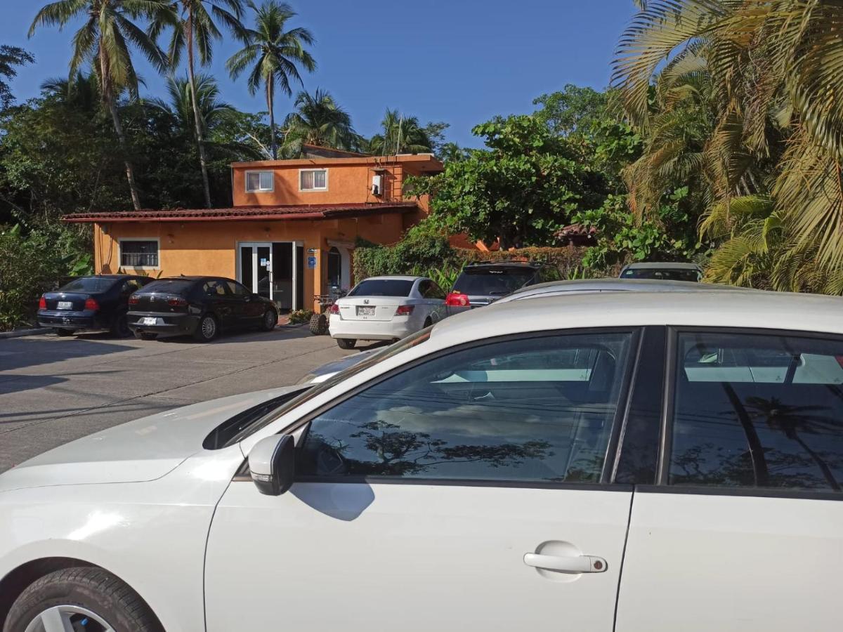 J.b. Hotel Zihuatanejo