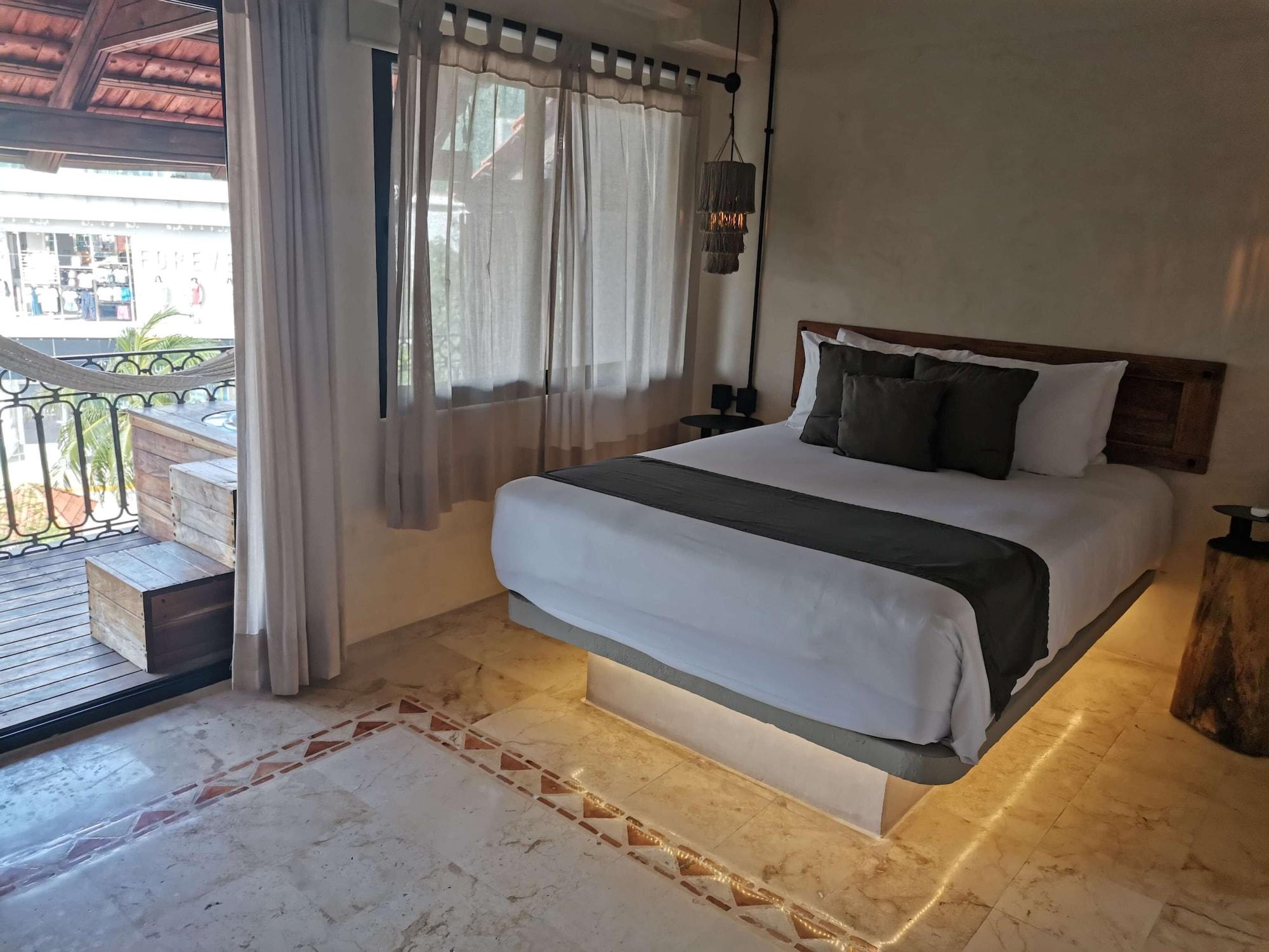 Caribbean Paradise & - 5th Avenue Hotel Playa del Carmen