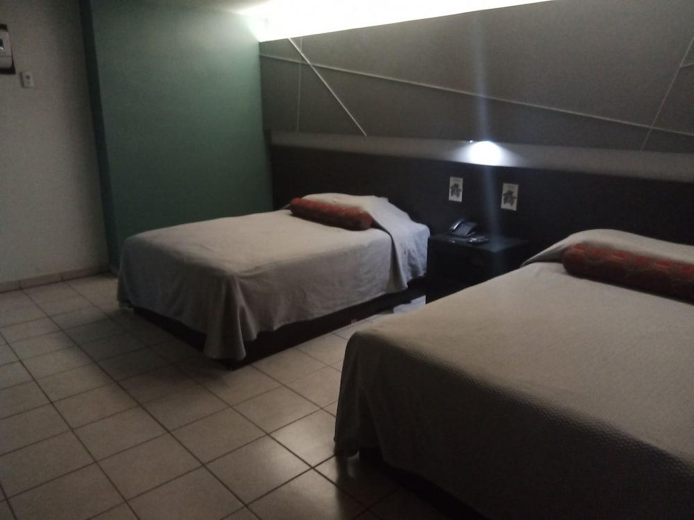 Baja La Mesa Hotel Tijuana