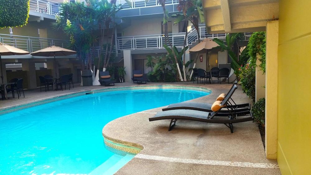 Baja La Mesa Hotel