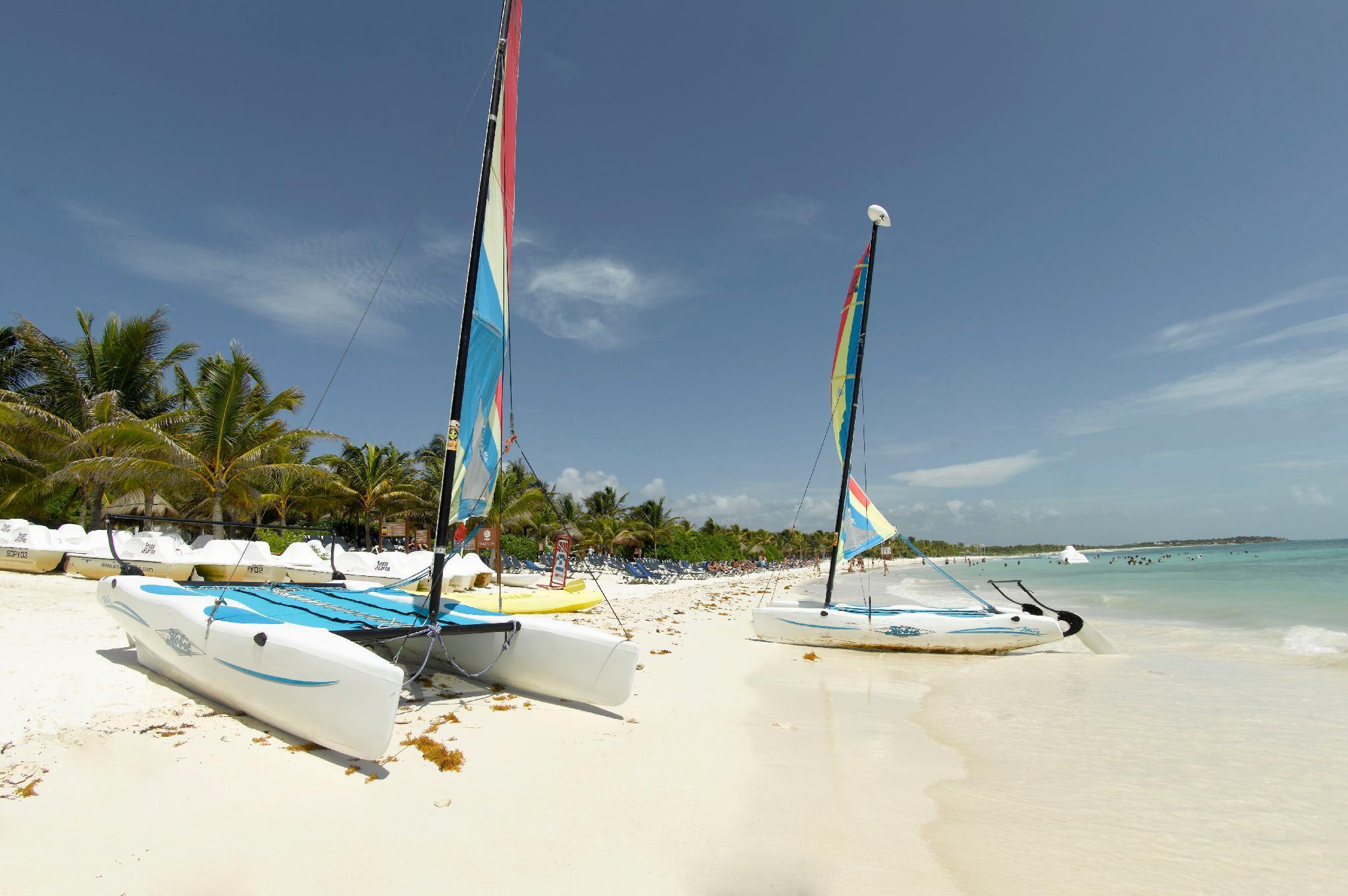 Resort Grand Palladium White &