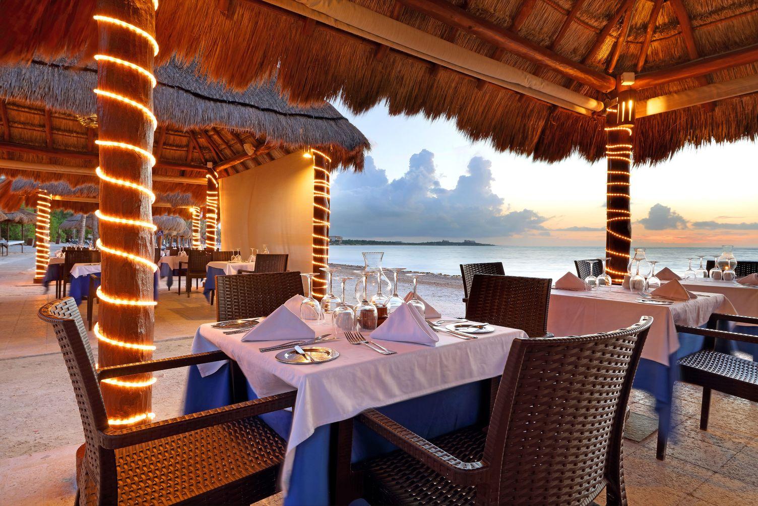 Resort Grand Palladium White &