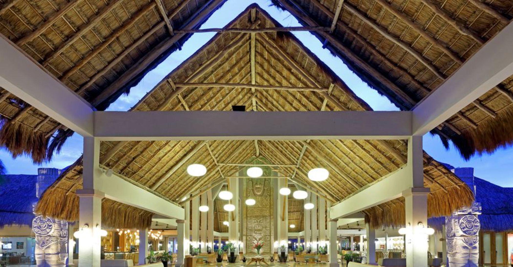 Grand Palladium White & Resort