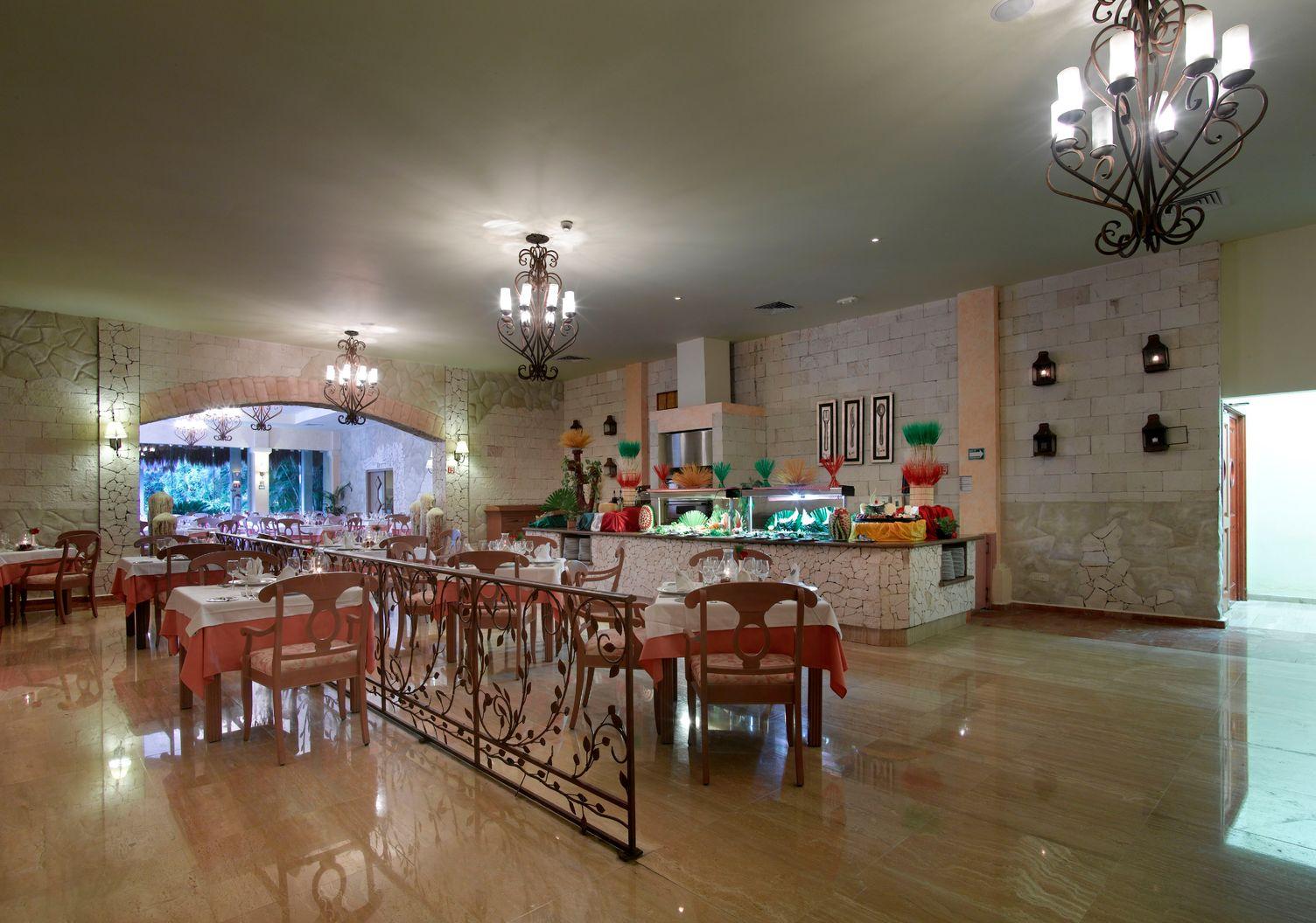 Grand Palladium White & Akumal