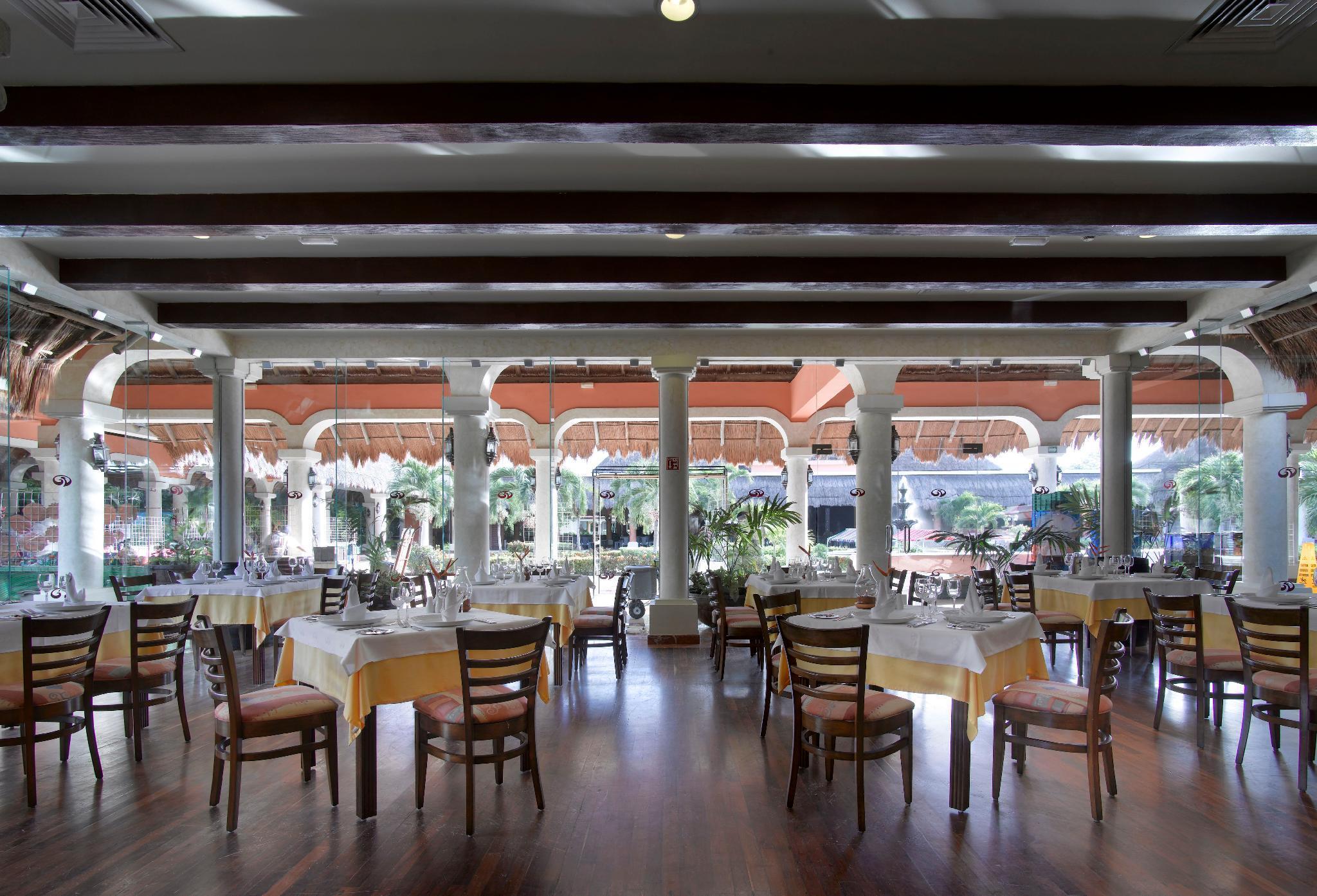 Grand Palladium White & 5* Akumal