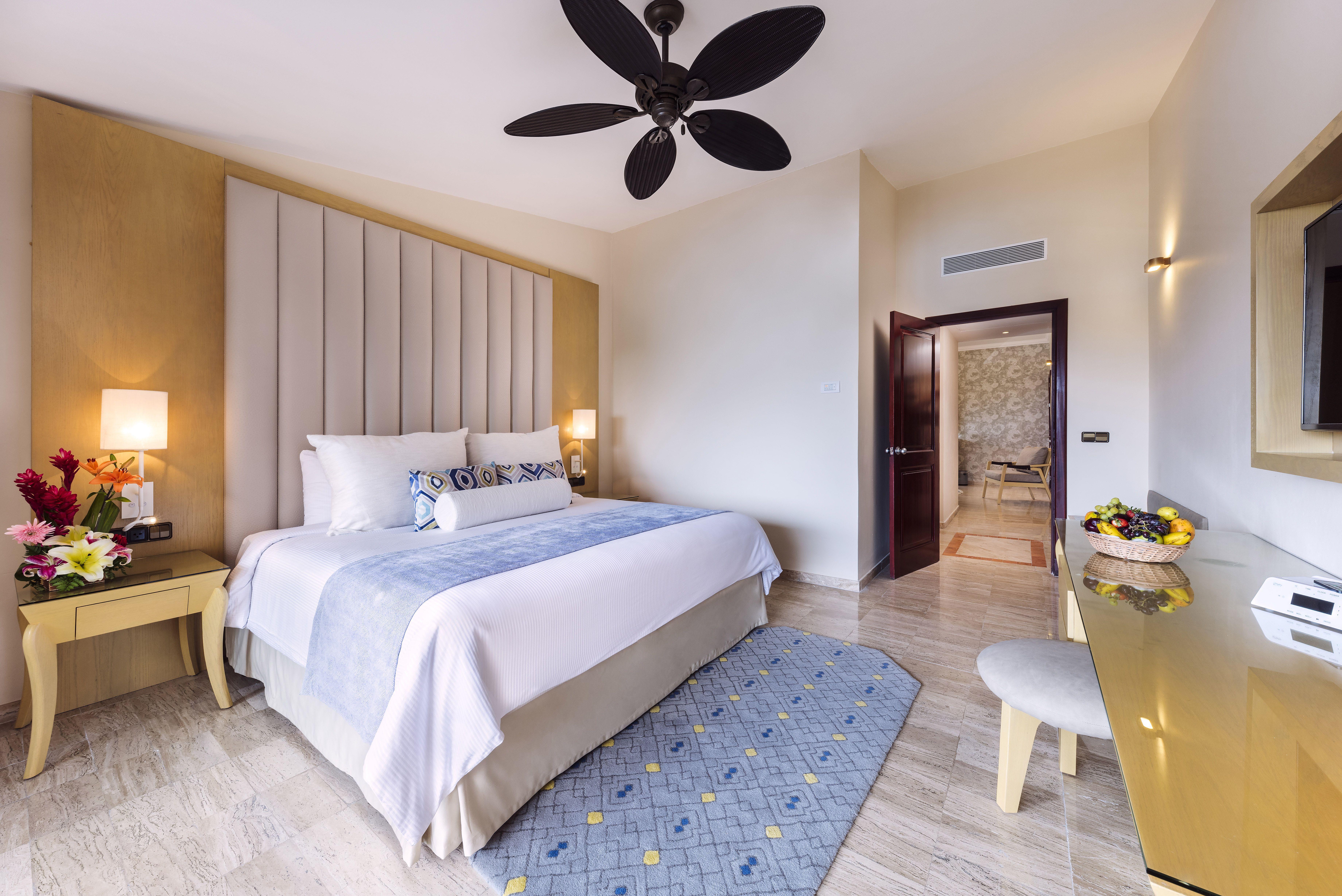 Resort Grand Palladium White &