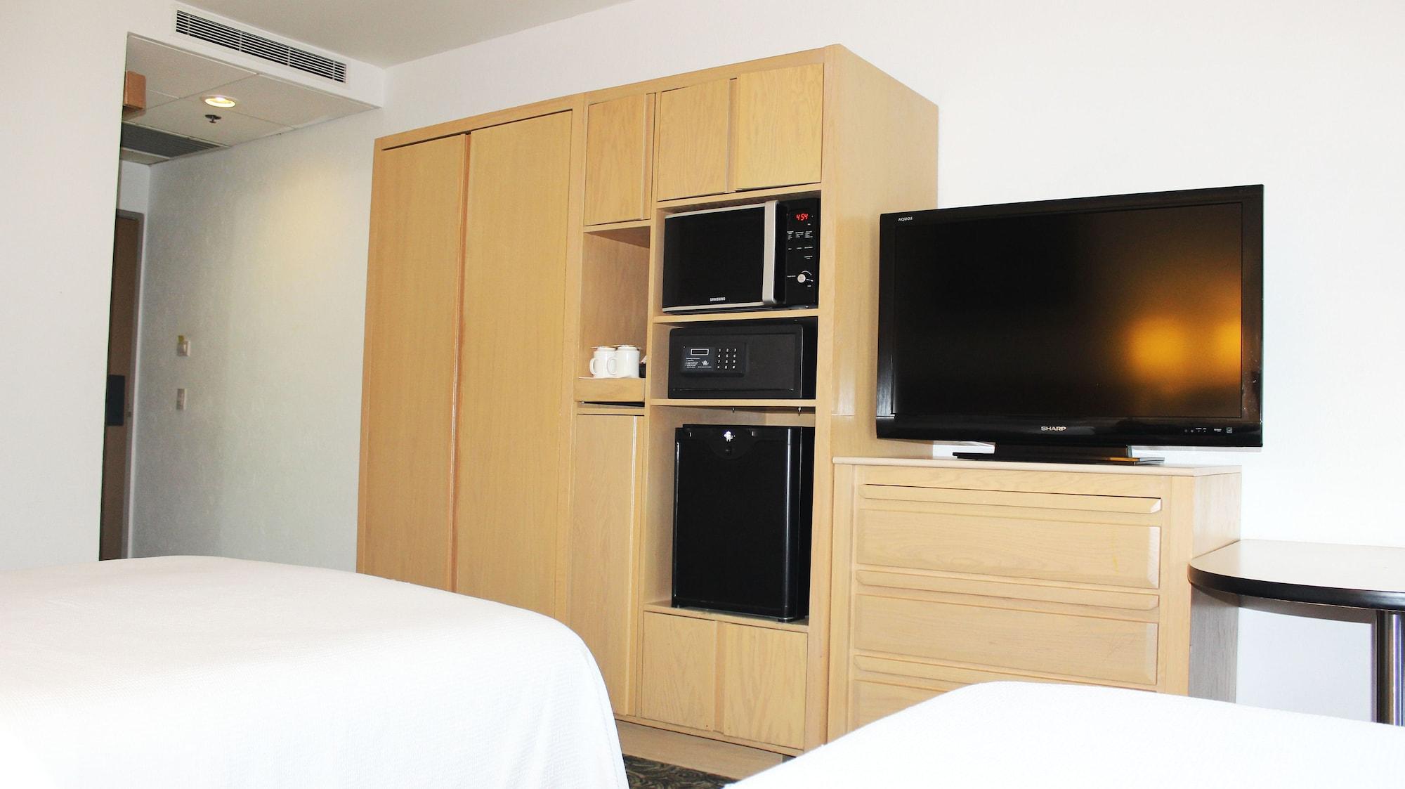Macroplaza 4*