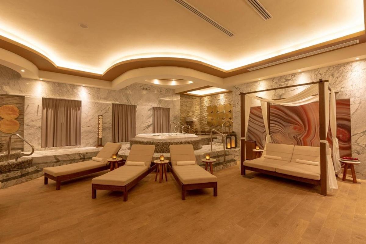 Resort Moon Palace Nizuc Alfredo V. Bonfil