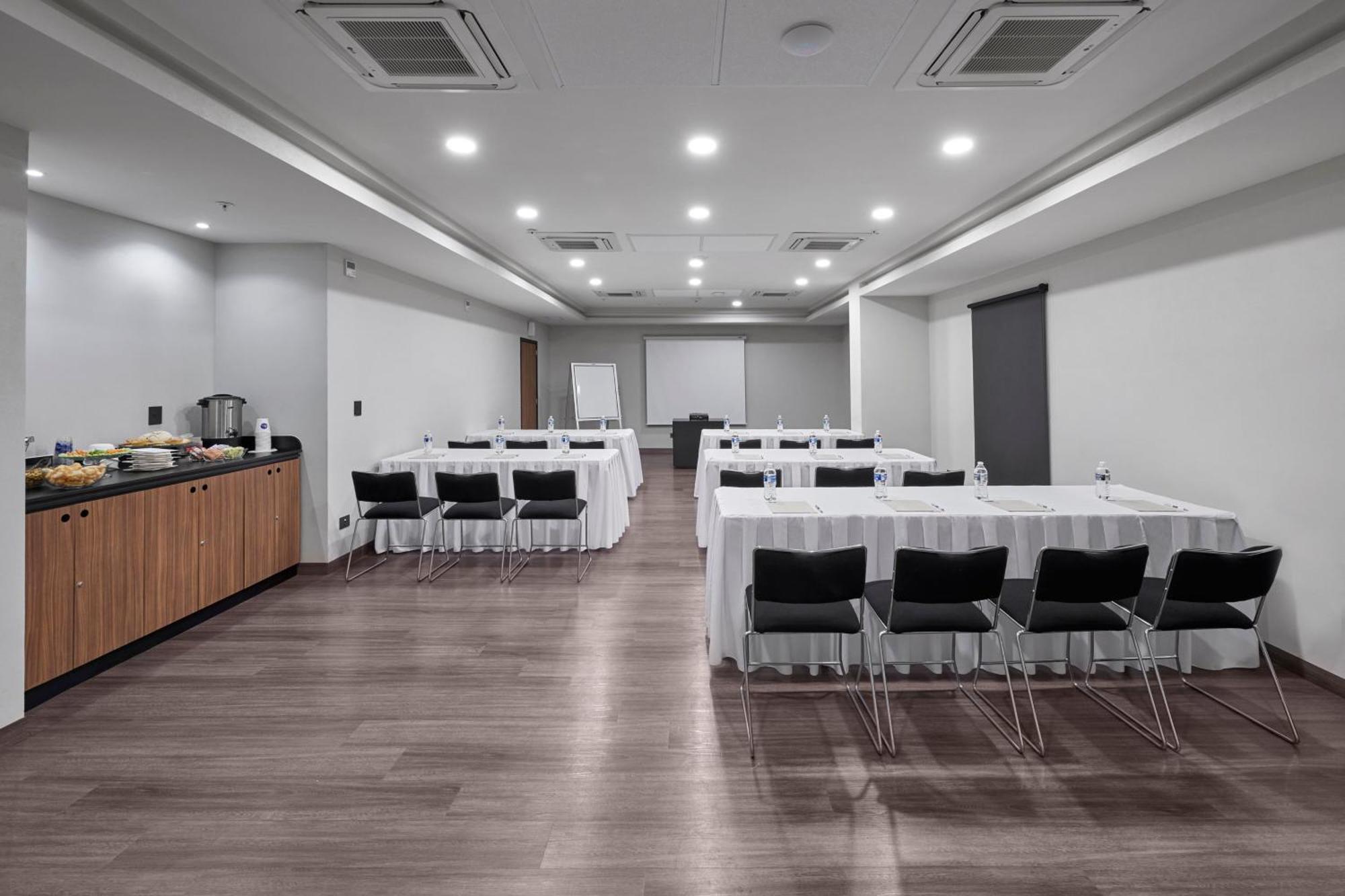Express By Marriott Monterrey Lindavista 4*