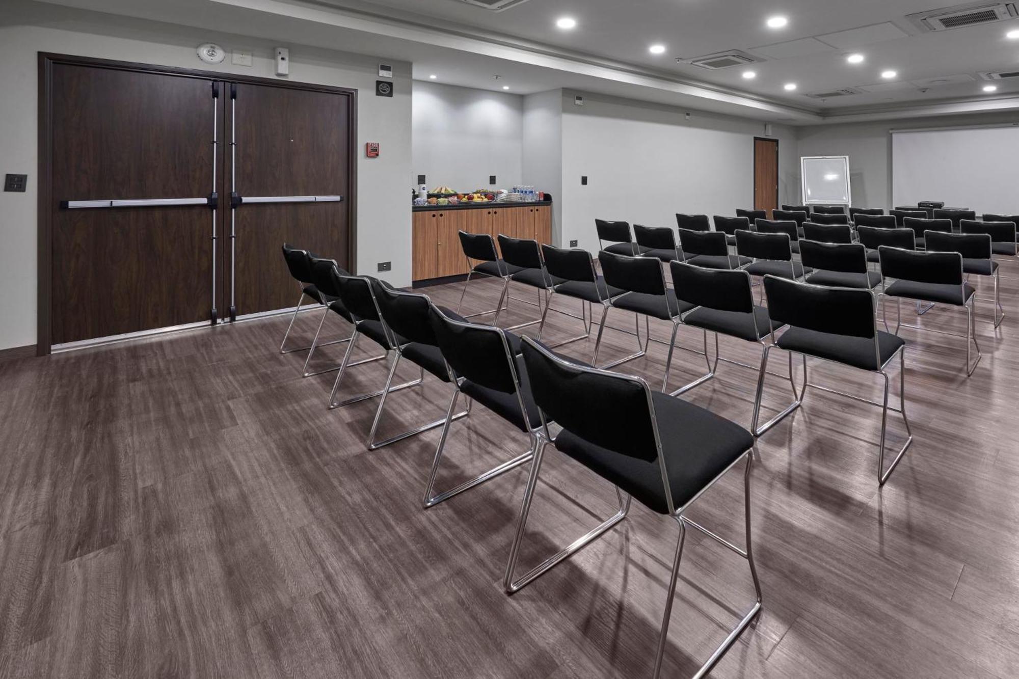 Hotel Express By Marriott Monterrey Lindavista 4*