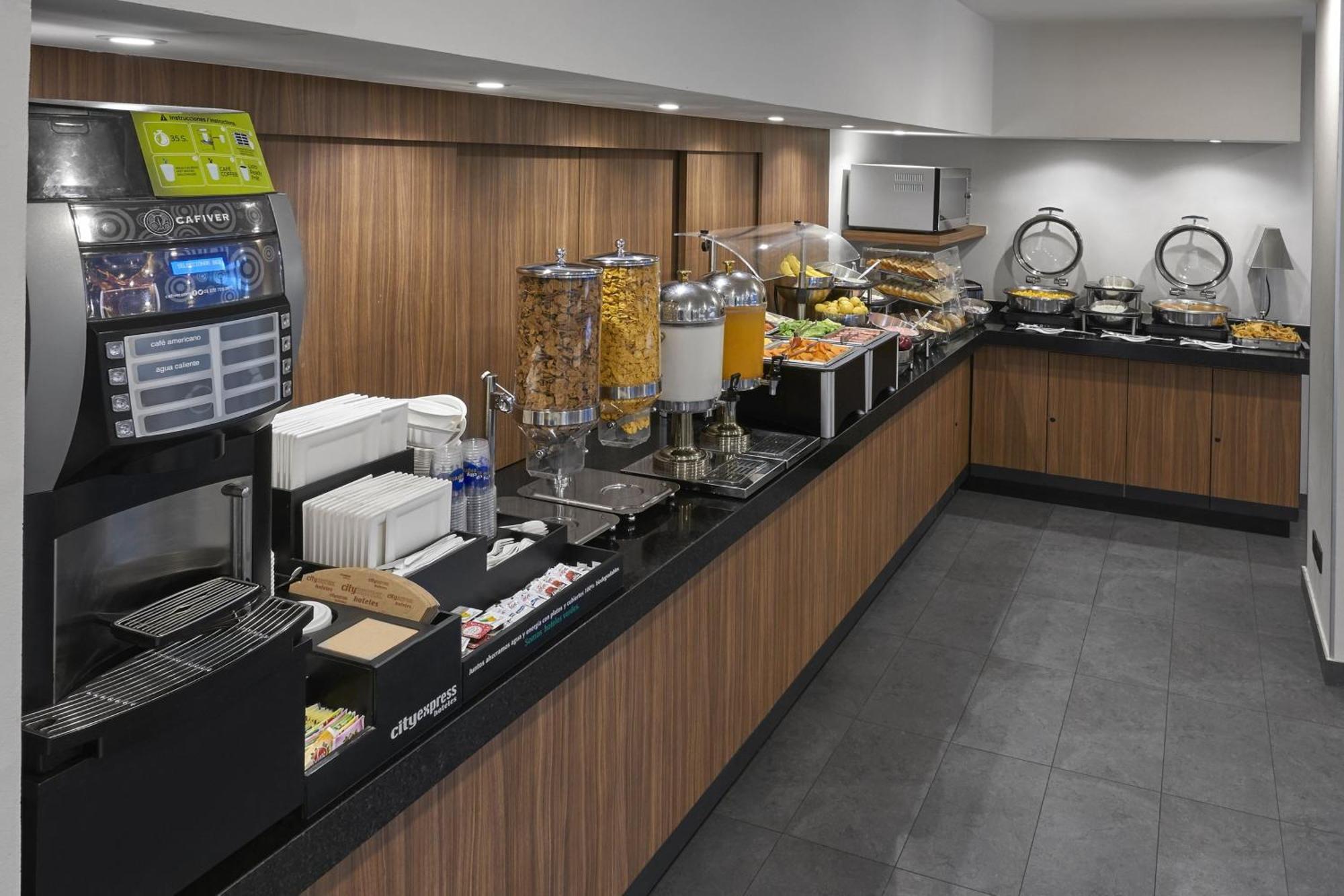 Hotel Express By Marriott Monterrey Lindavista 4*
