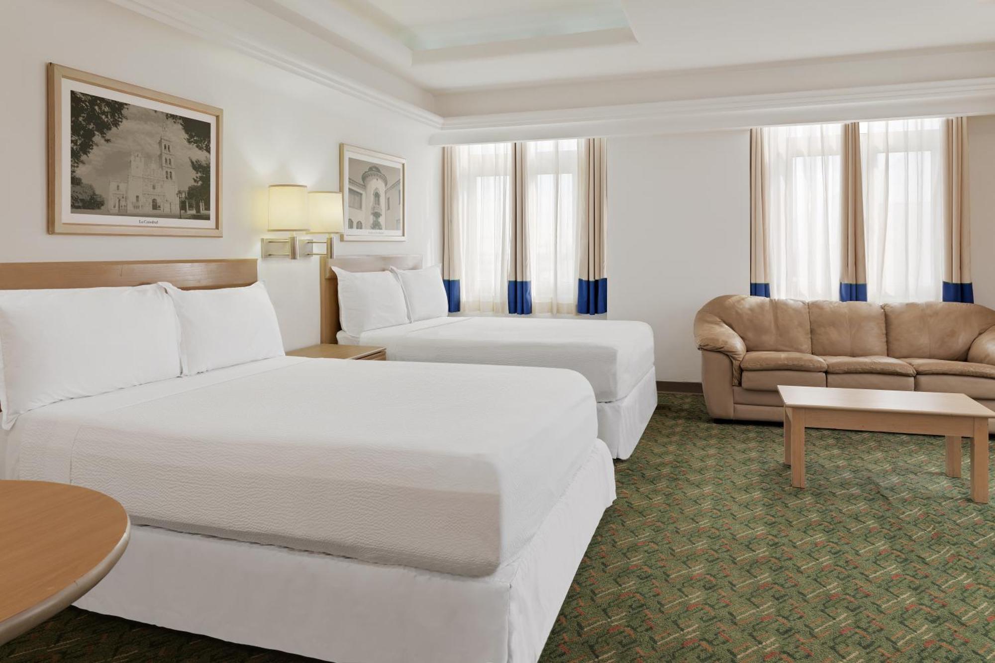 Macroplaza Hotel Monterrey