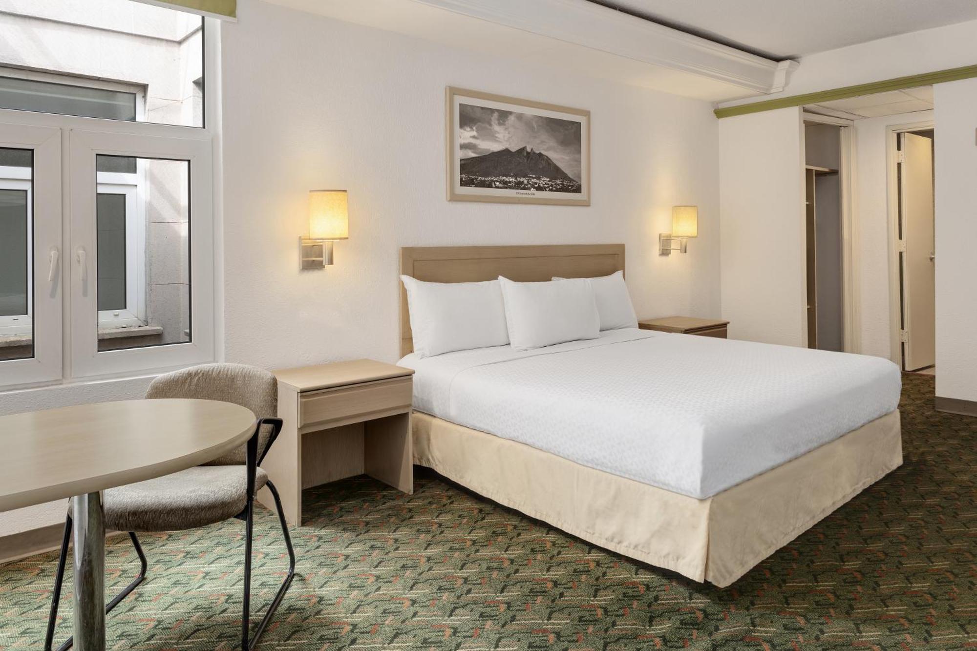 Hotel Macroplaza