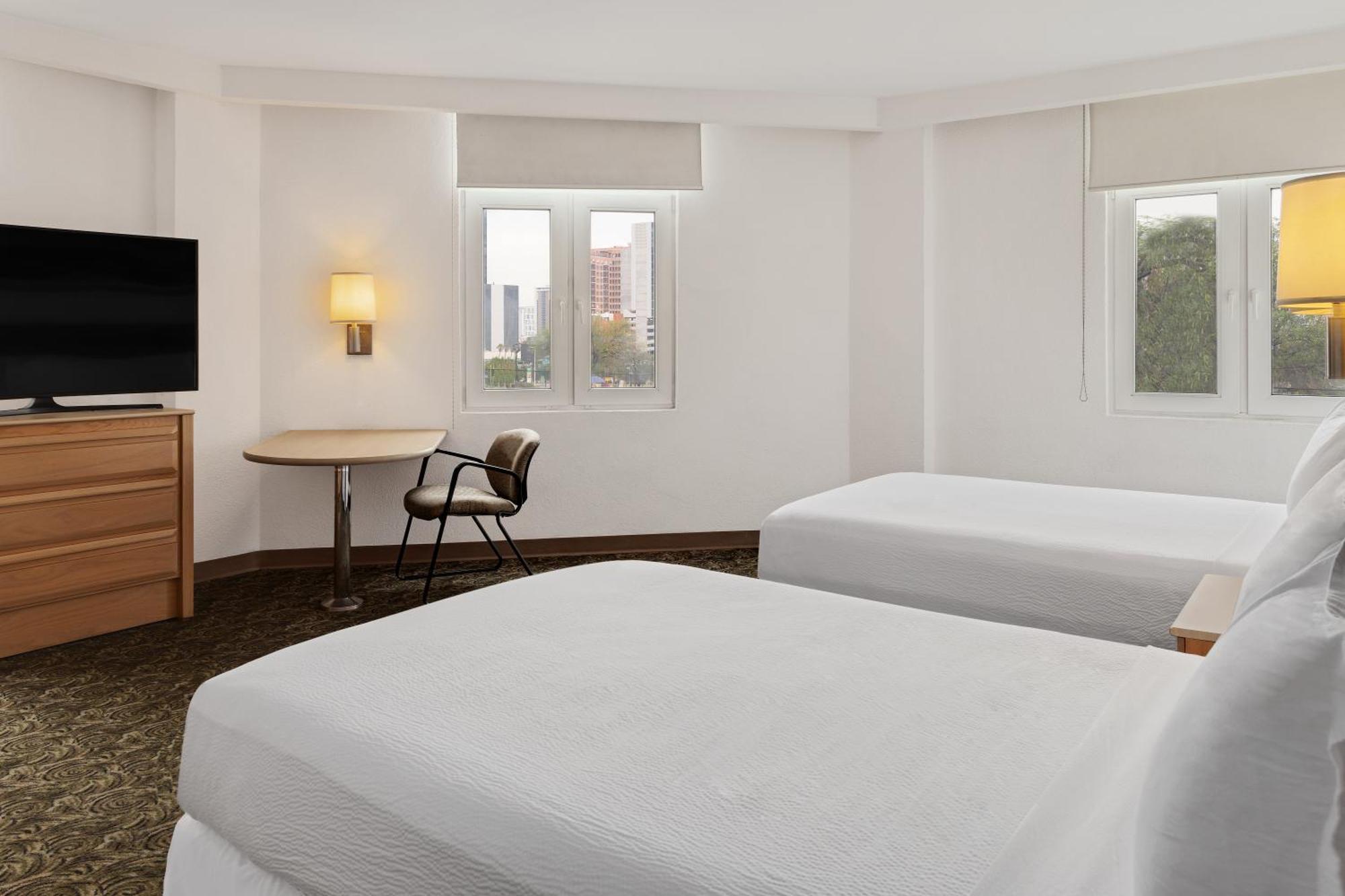 Macroplaza Hotel
