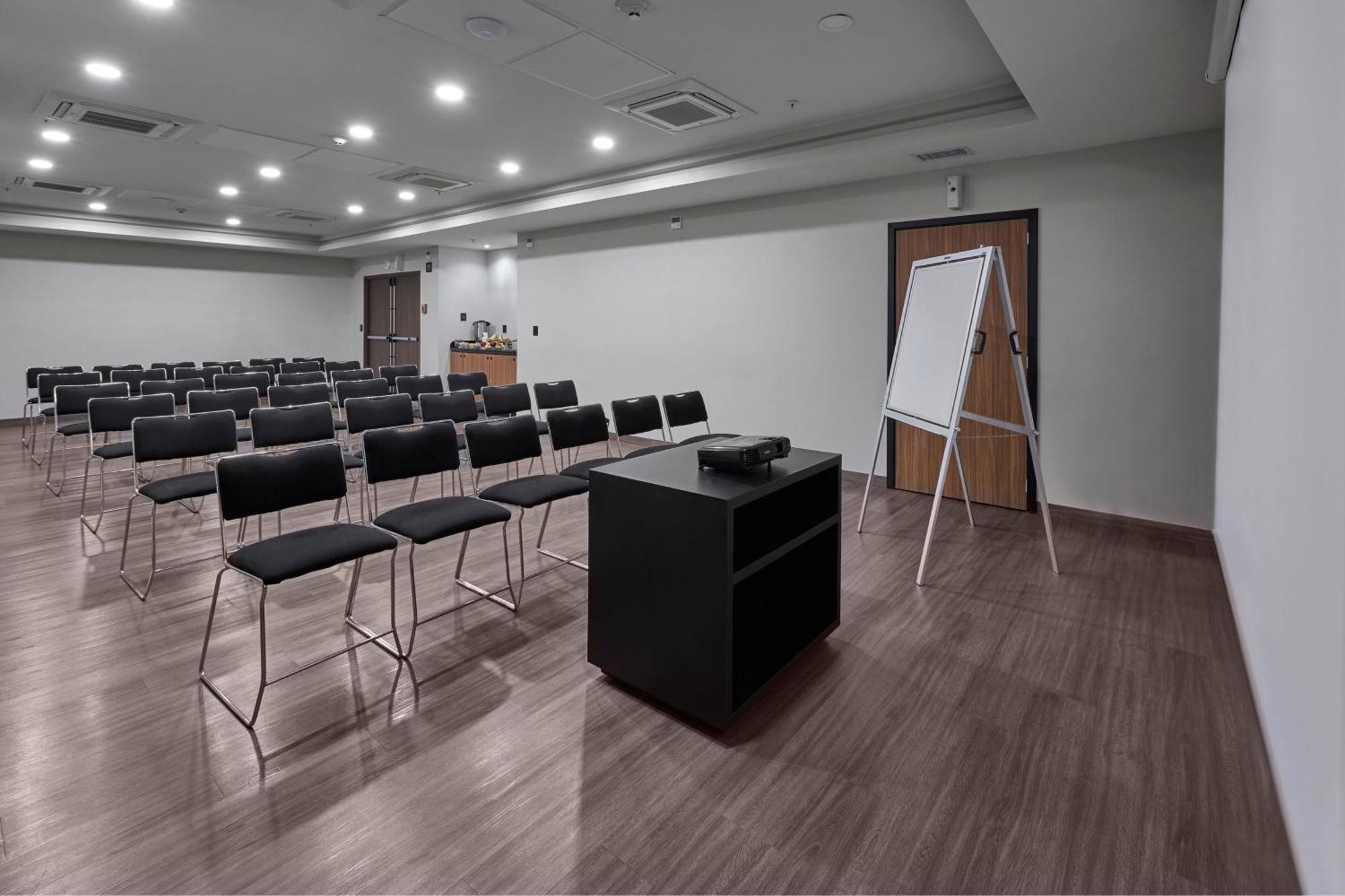 Express By Marriott Monterrey Lindavista Hotel 4*