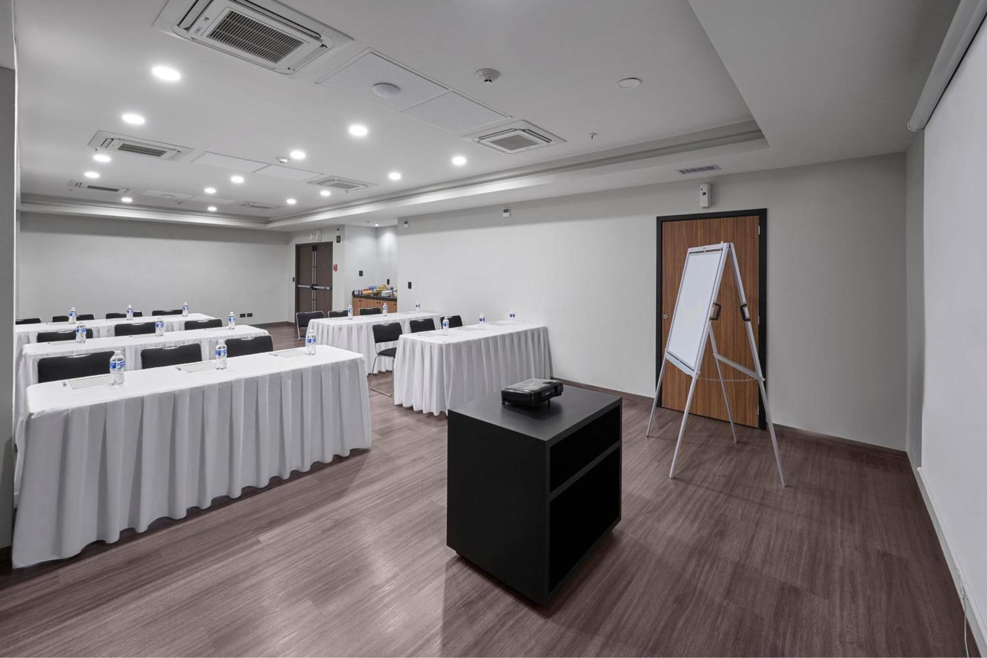 Express By Marriott Monterrey Lindavista Hotel