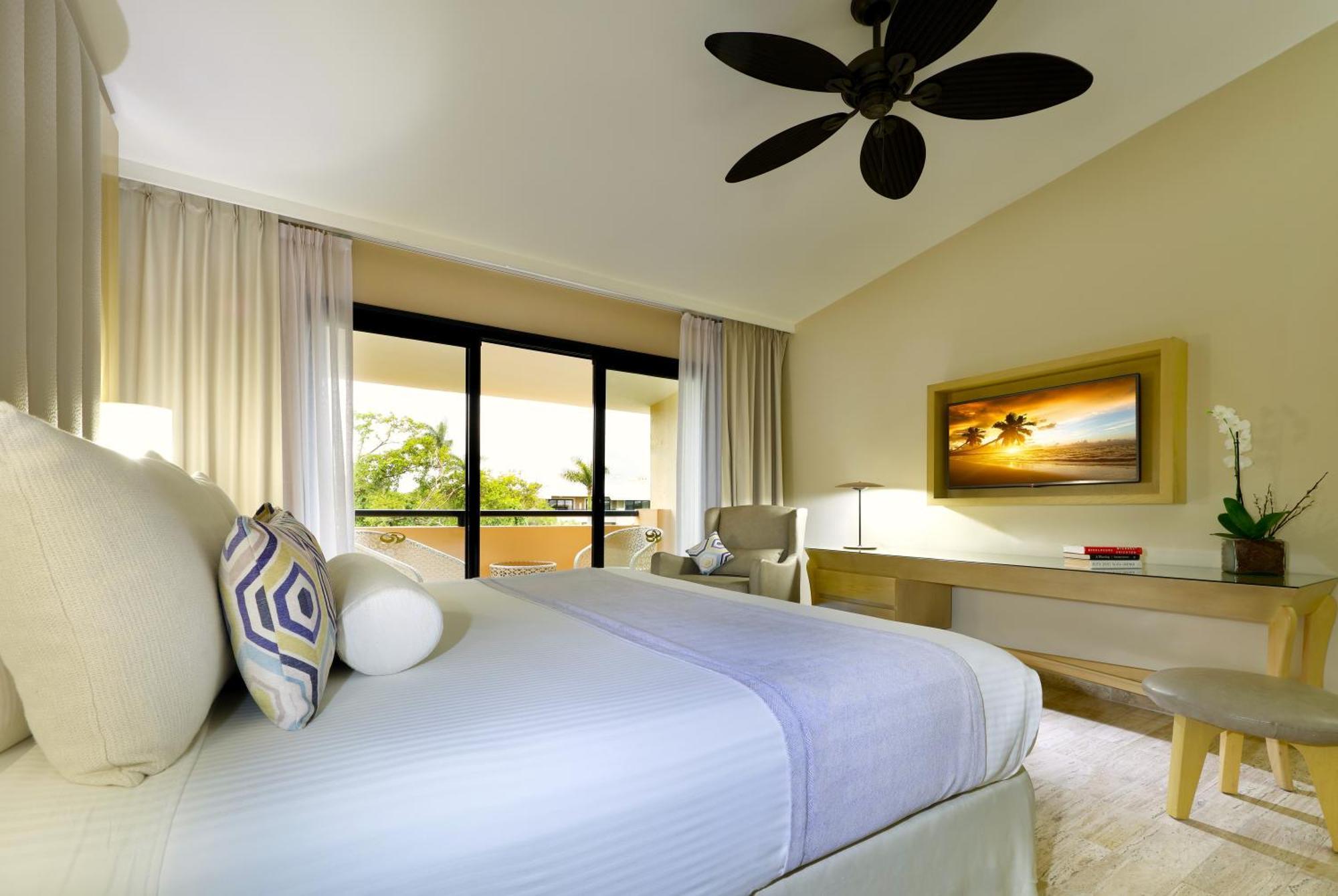 Grand Palladium White &