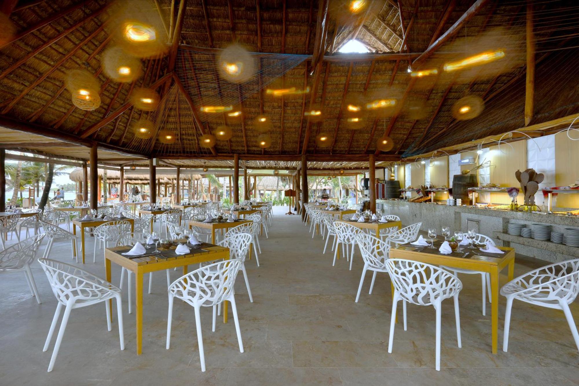 Grand Palladium White & Resort
