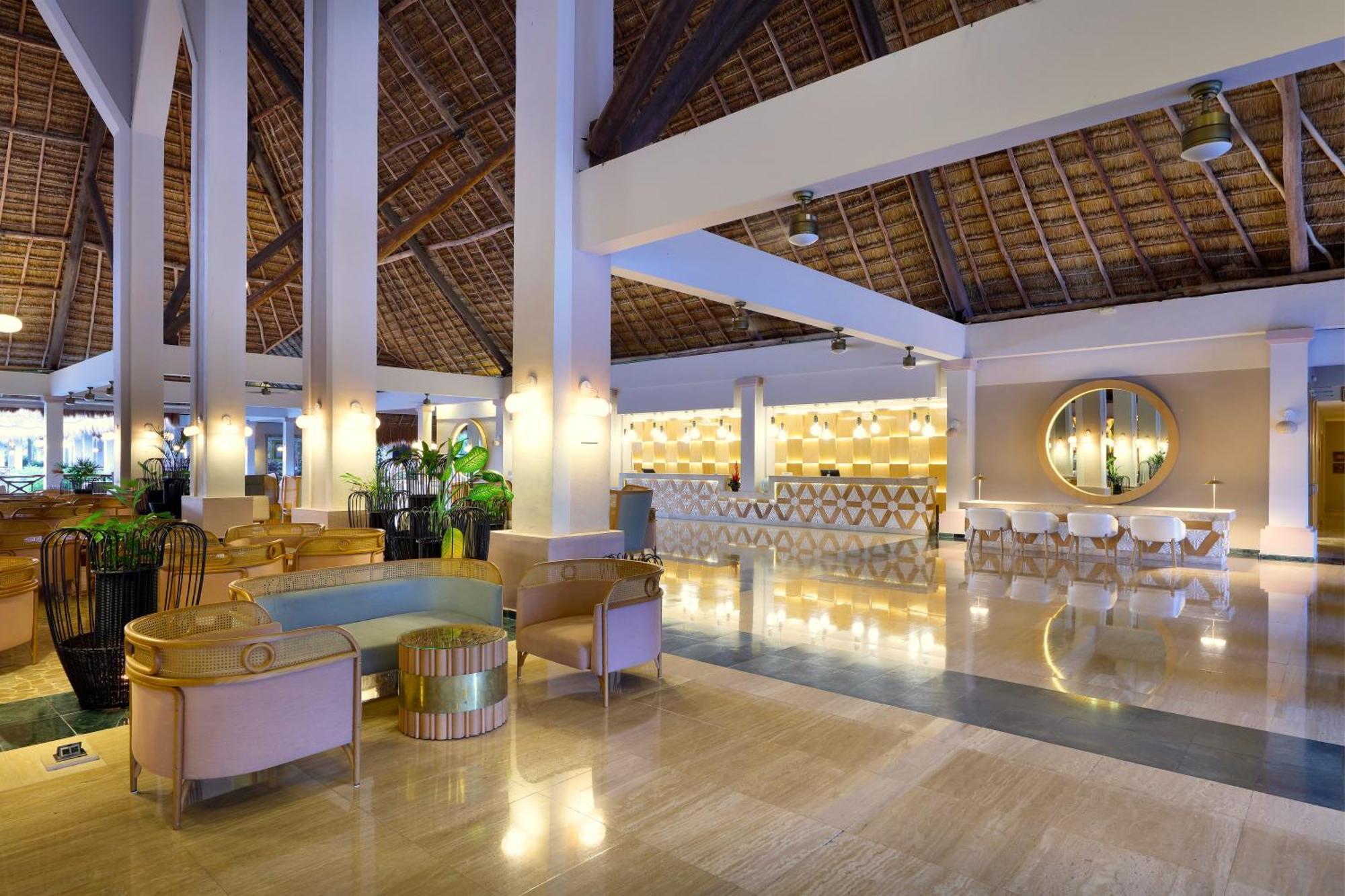 Grand Palladium White & Resort 5*