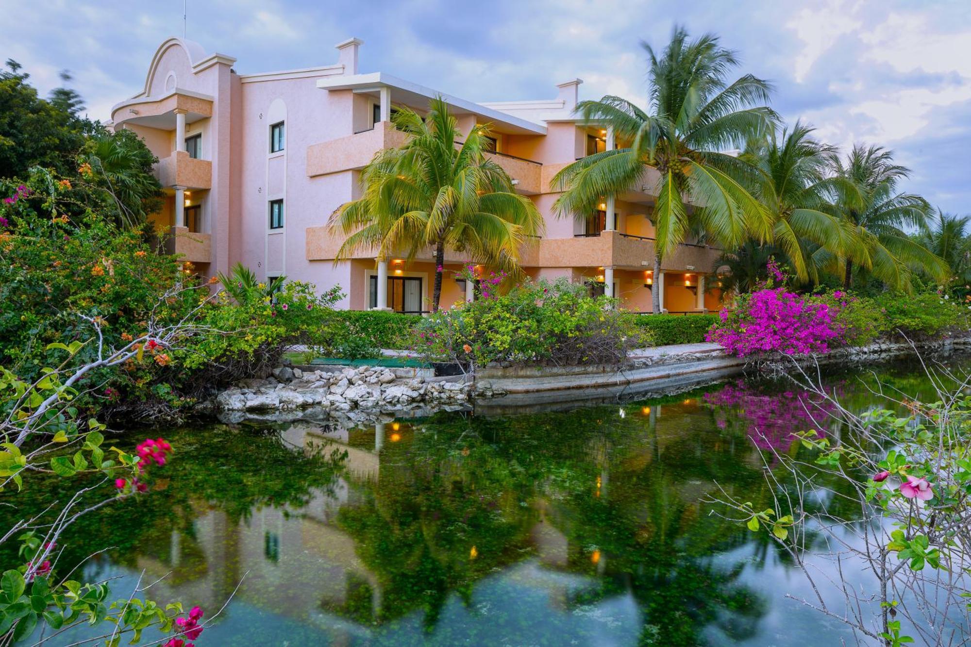 Grand Palladium White &
