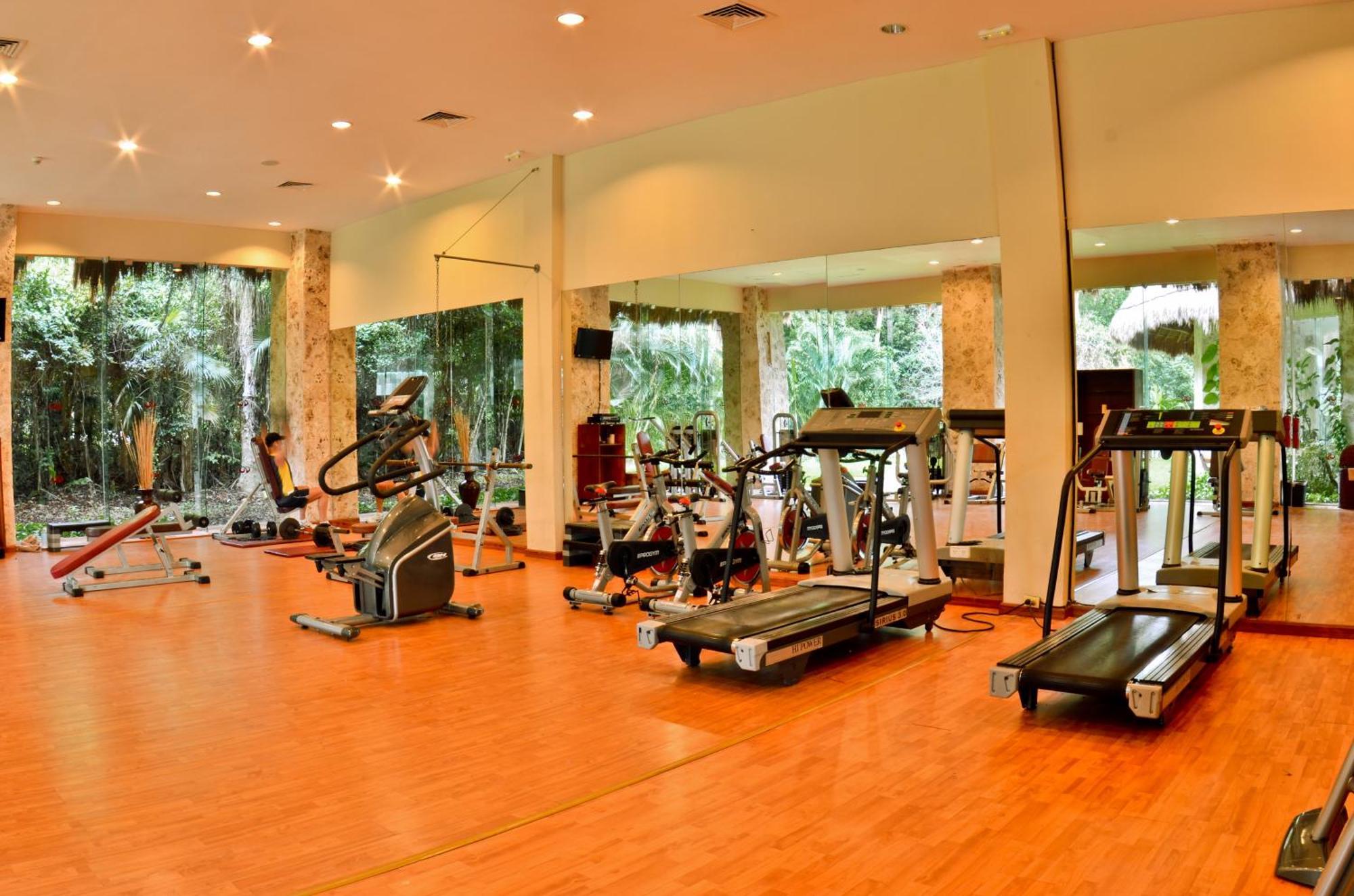 Grand Palladium White & Resort 5*
