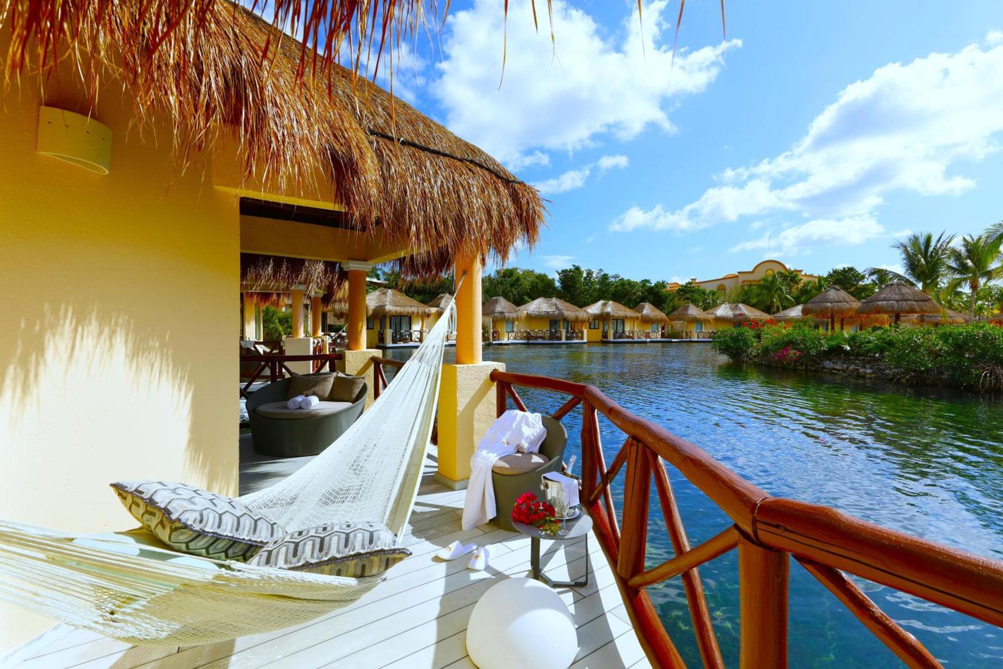 Grand Palladium White & Resort 5*