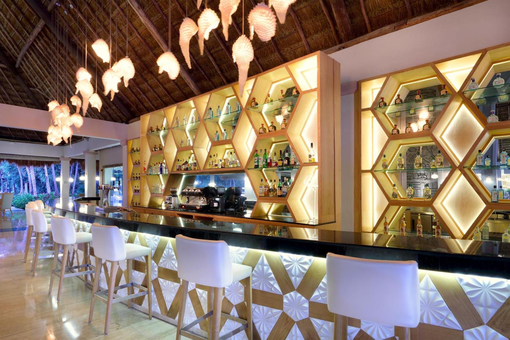 Resort Grand Palladium White & 5*