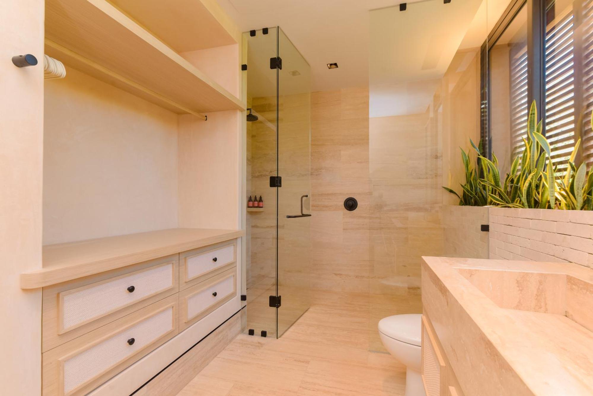 The Palm Luxury Corasol By Lumina *