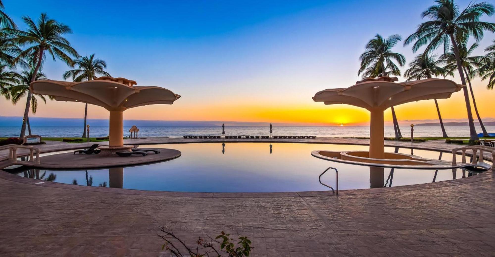 Ocean Front With Pool Sleeps 6 Adults-quinta Del Mar 203 Apartment *