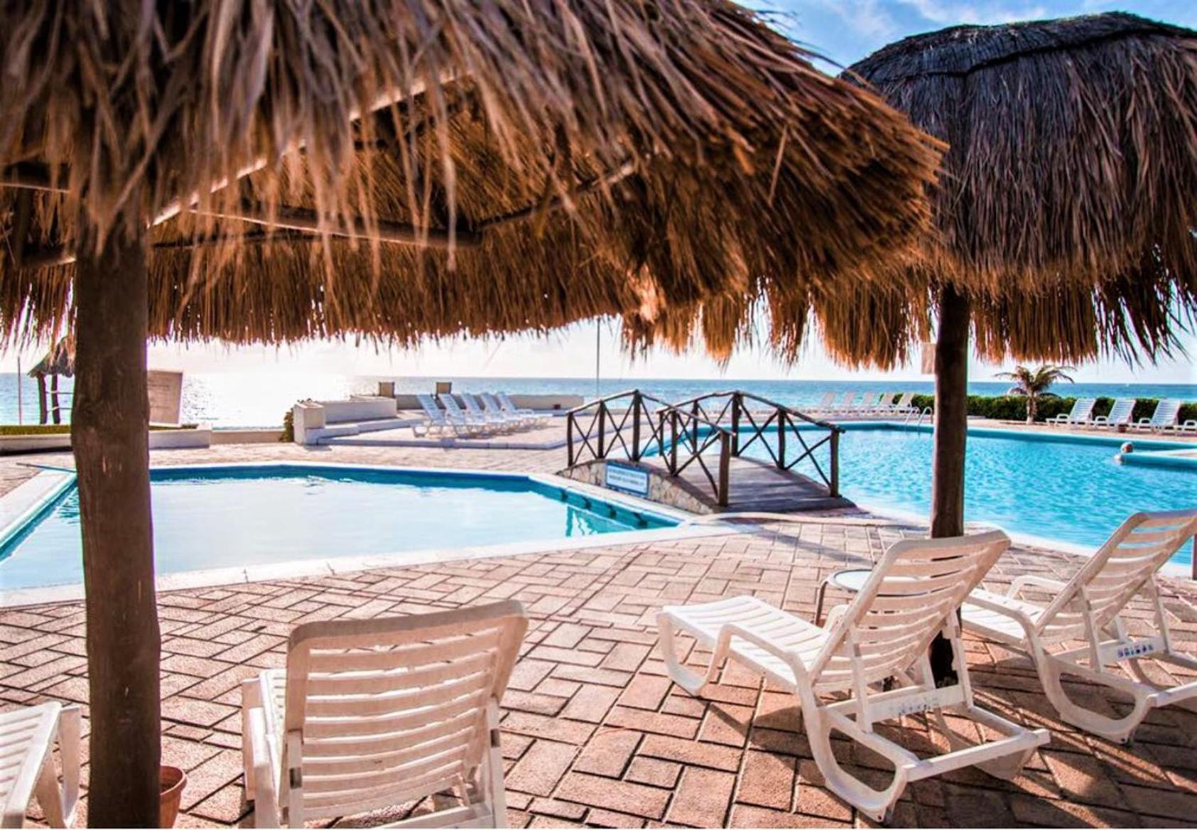 Brisas Shore - Heated Private Pool Apartment
