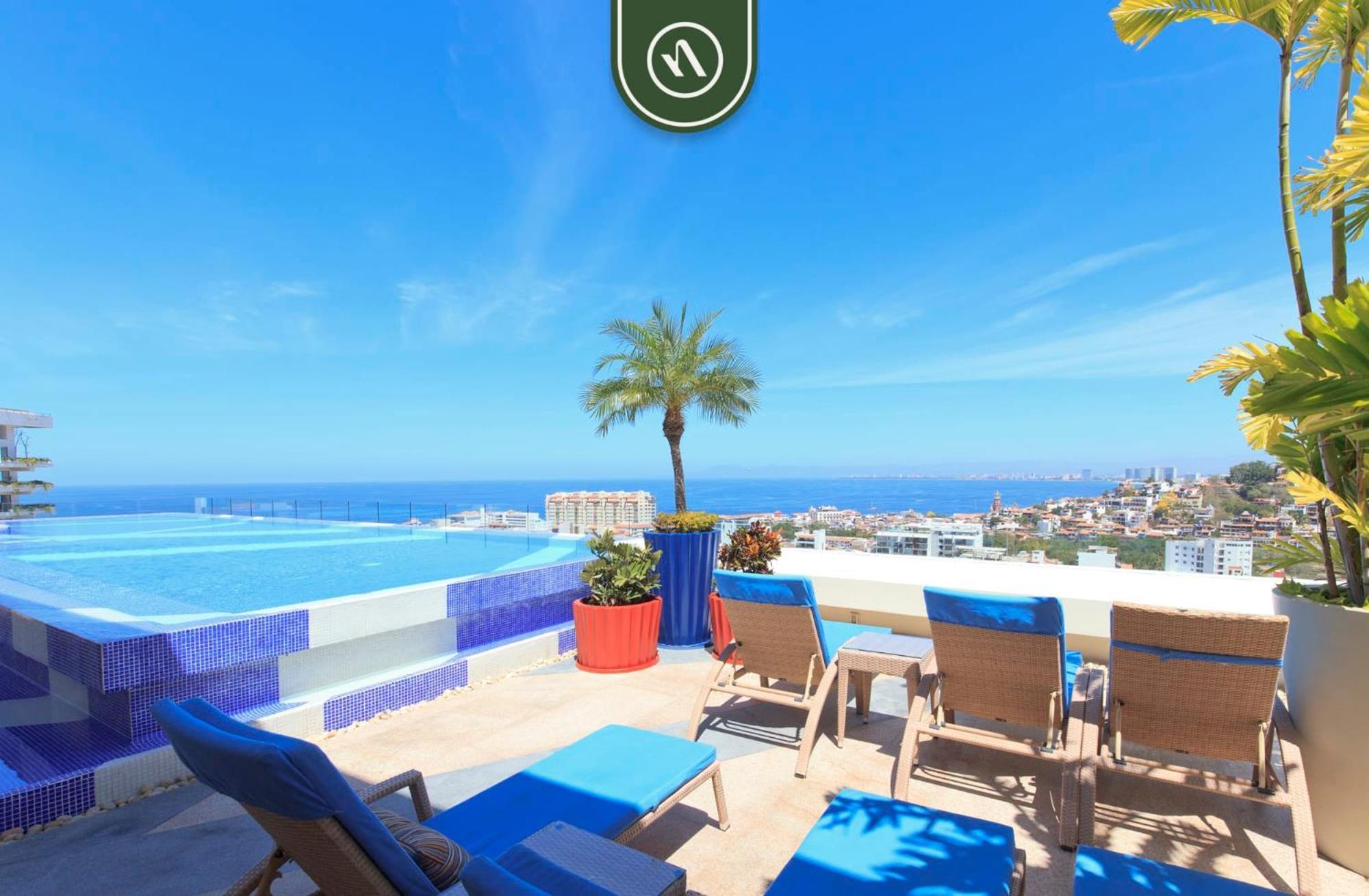 Great With Rooftop Pool Holiday home *