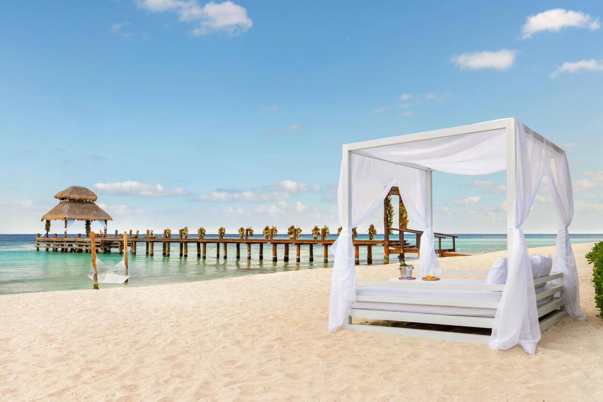 Secrets Aura - Adults Only Resort 4*