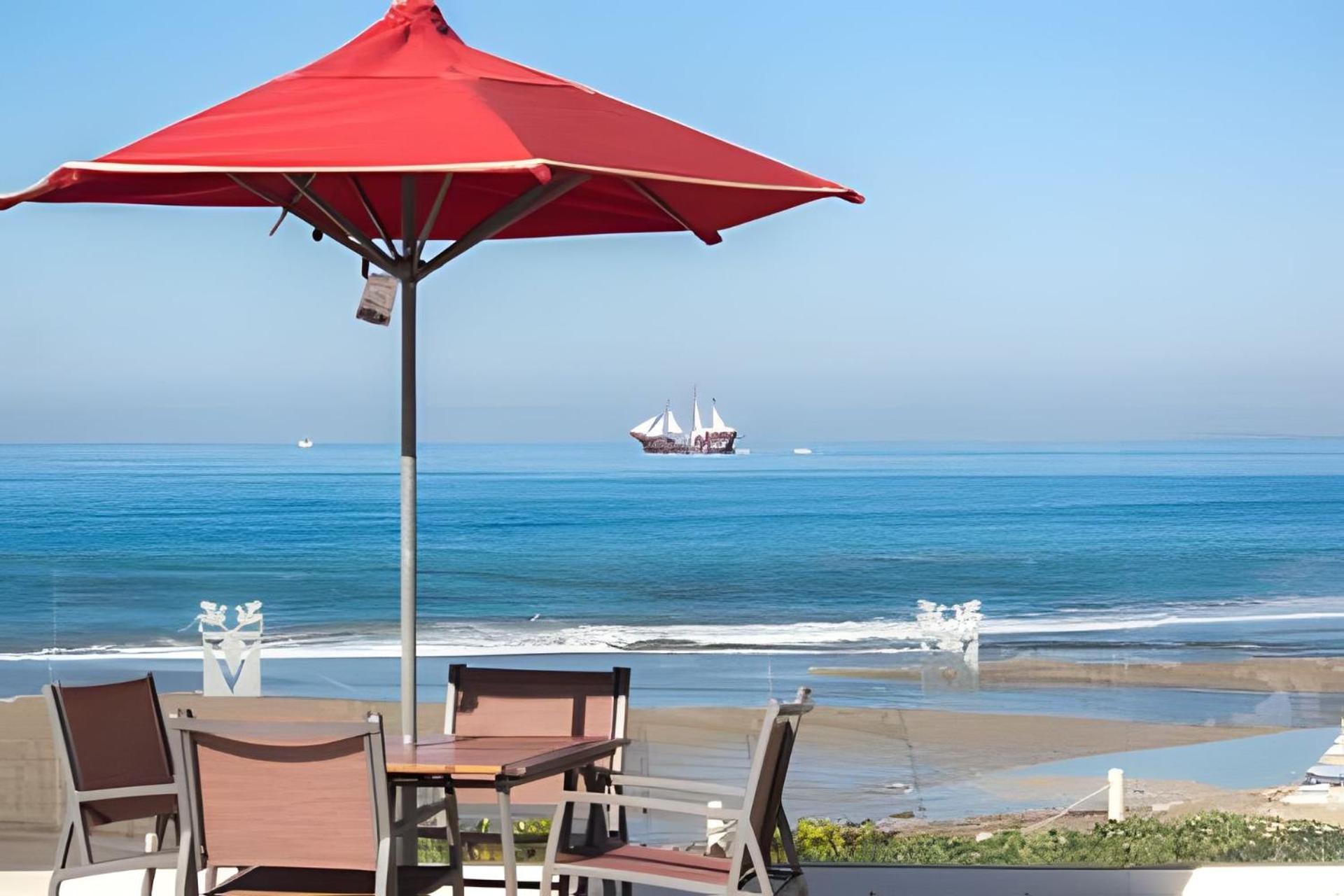 Apartment 2condo With Balcony Sharing - Outstanding! *