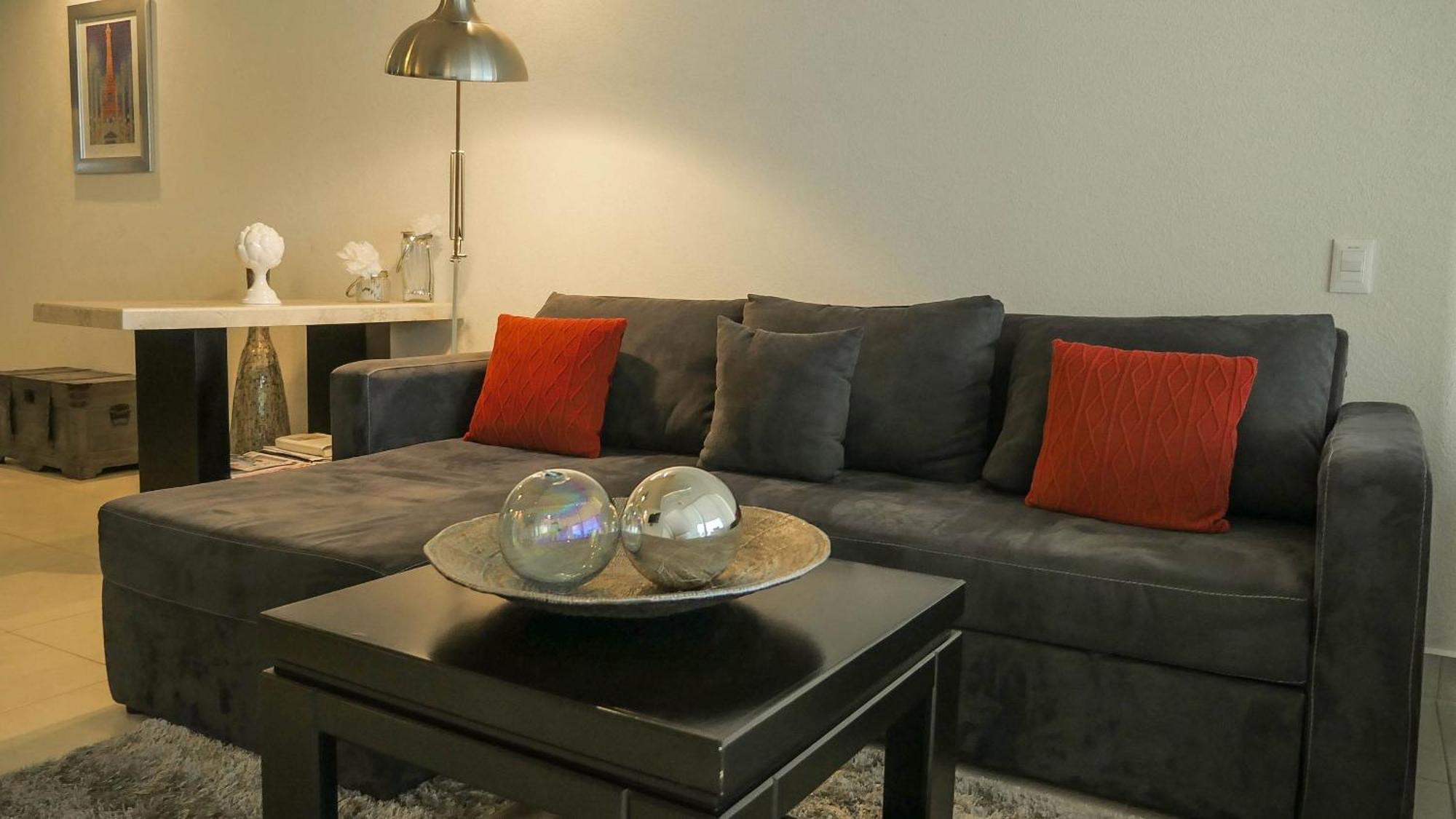 2condo With Balcony Sharing - Outstanding! Apartment *