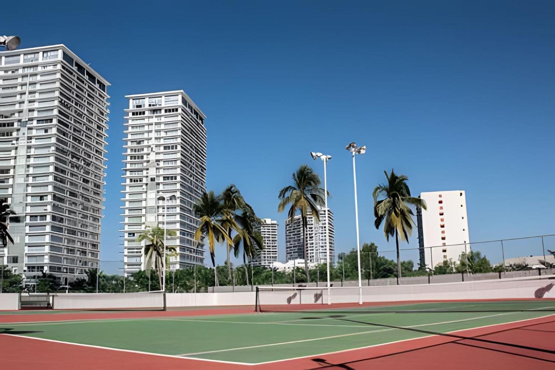 2condo With Balcony Sharing - Outstanding! *