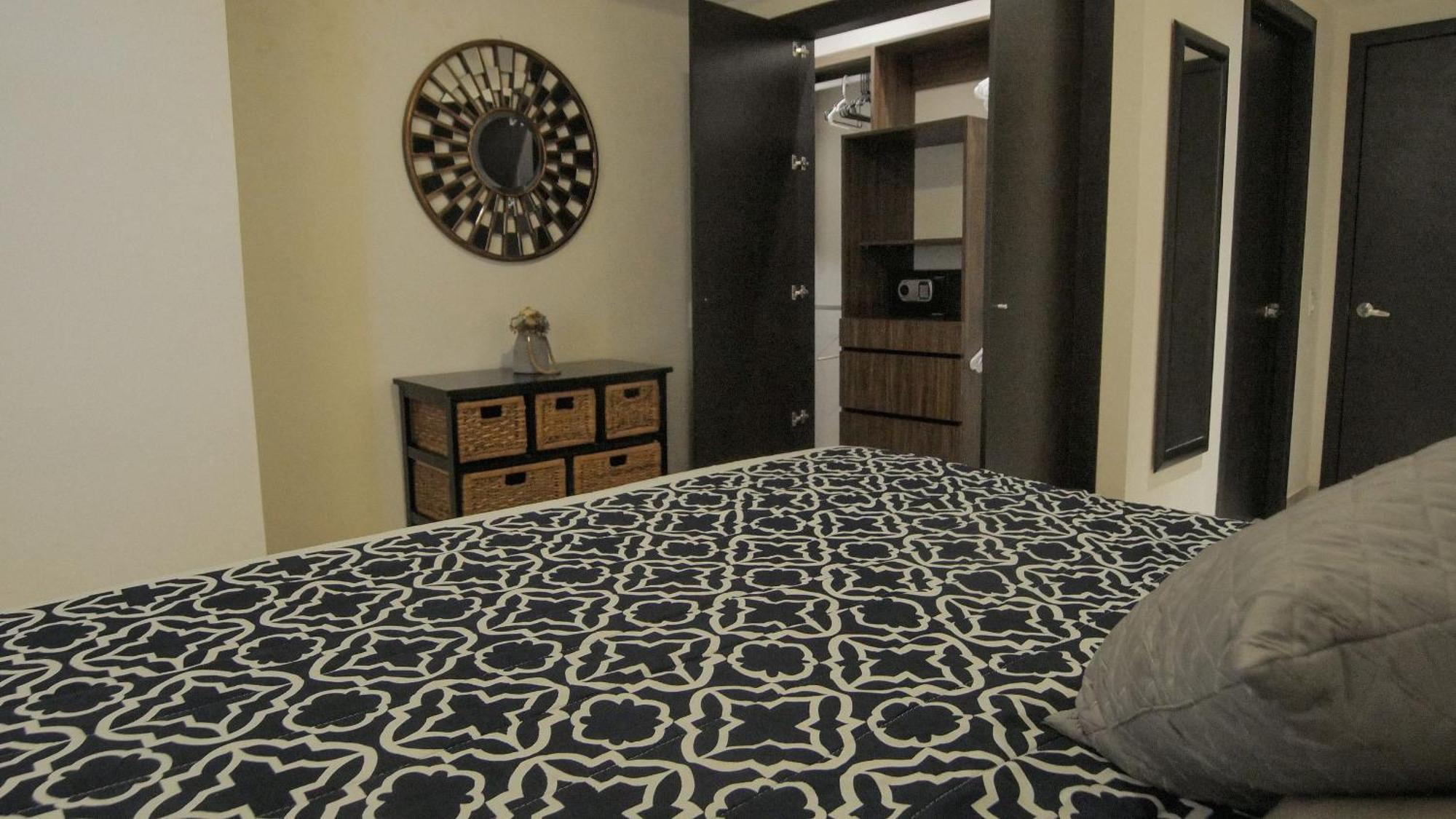 2condo With Balcony Sharing - Outstanding!