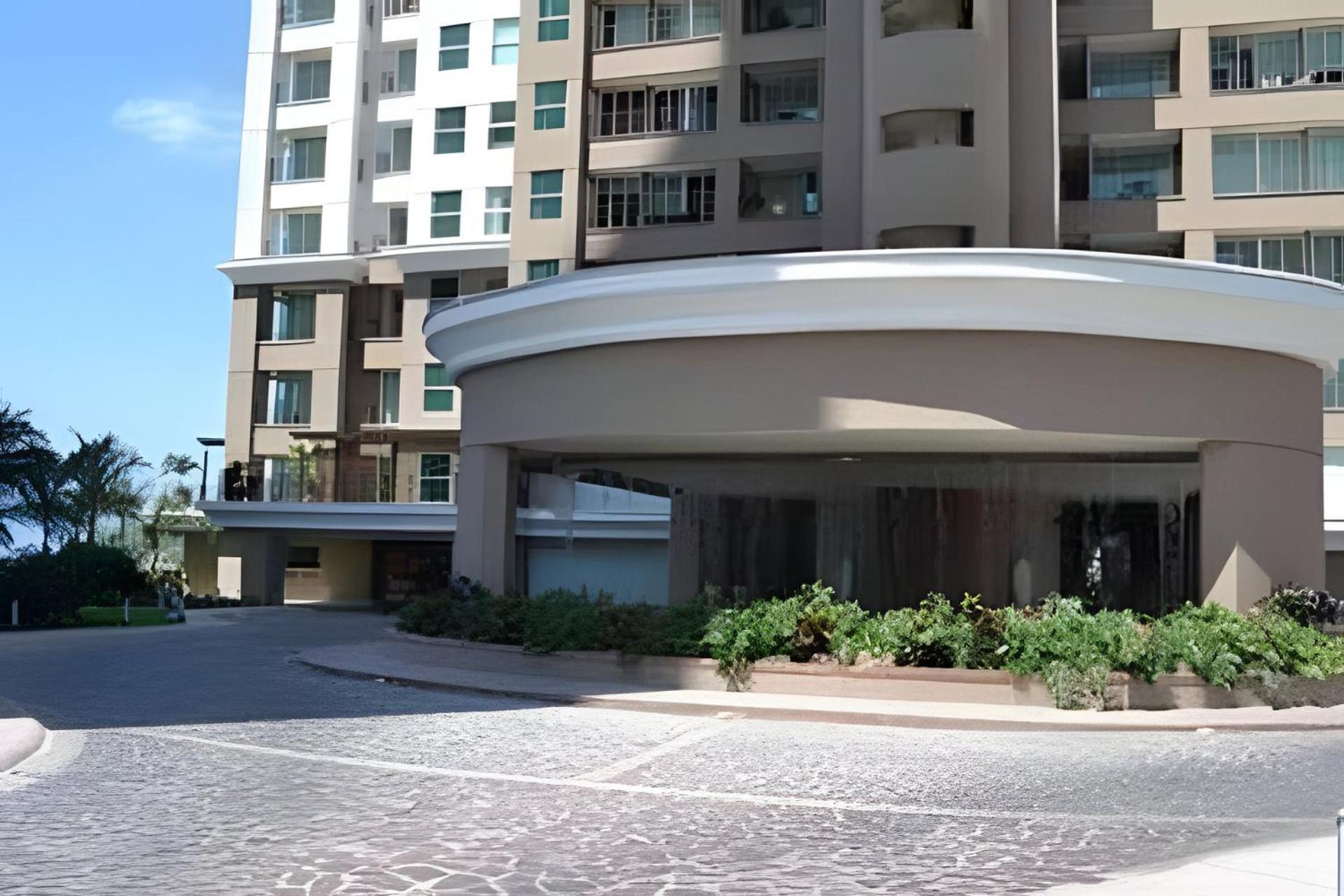 2condo With Balcony Sharing - Outstanding! Apartment *