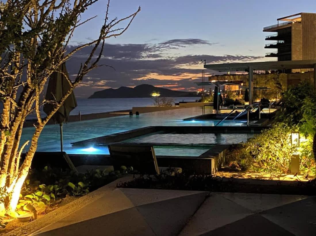 2bd Oceanfront Presidential Solaz Cabo Villa