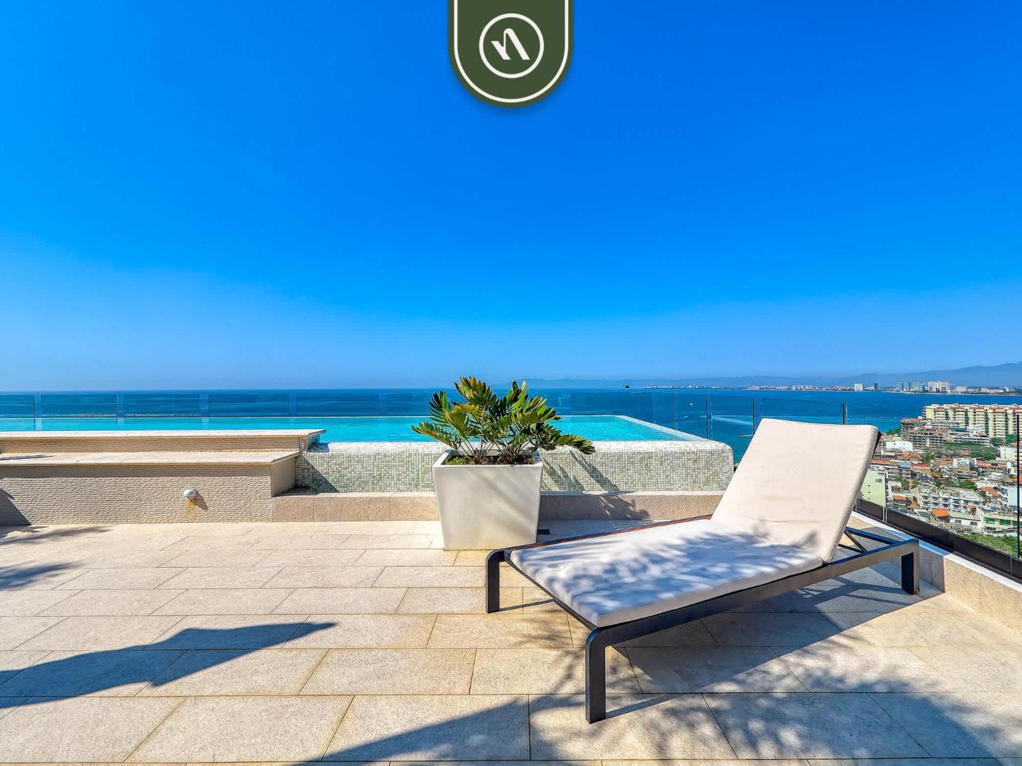 Great With Rooftop Pool Apartment