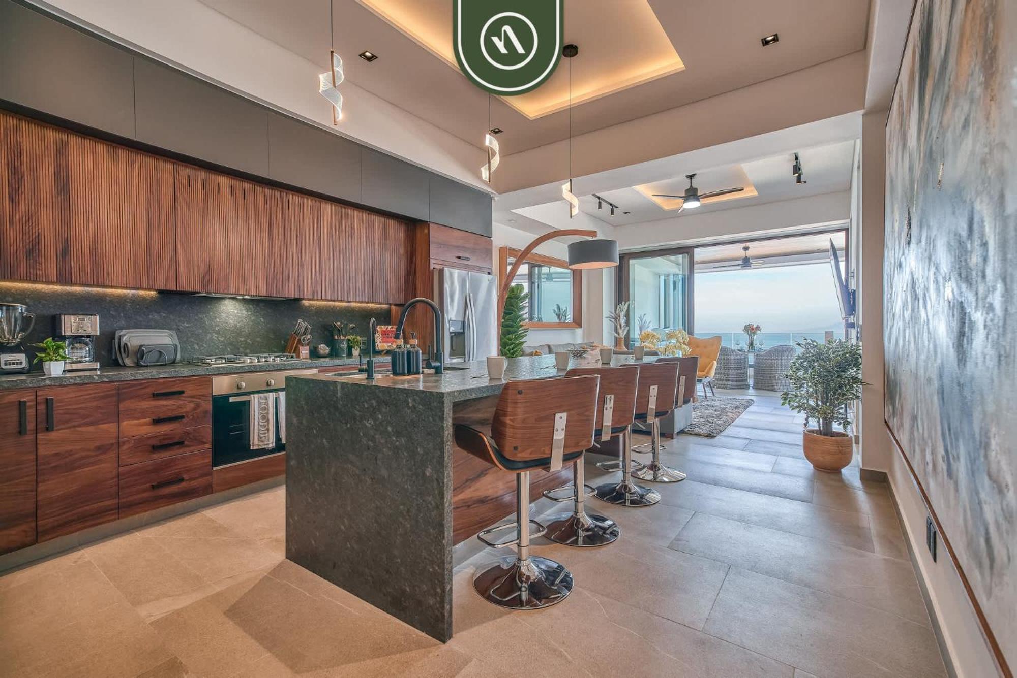 Great With Rooftop Pool *