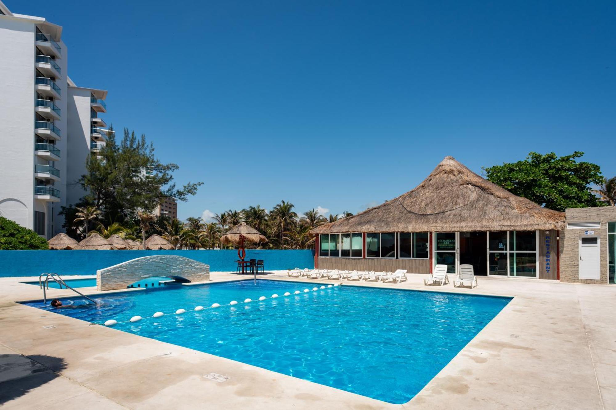 Beachfront At Salvia Aparthotel *